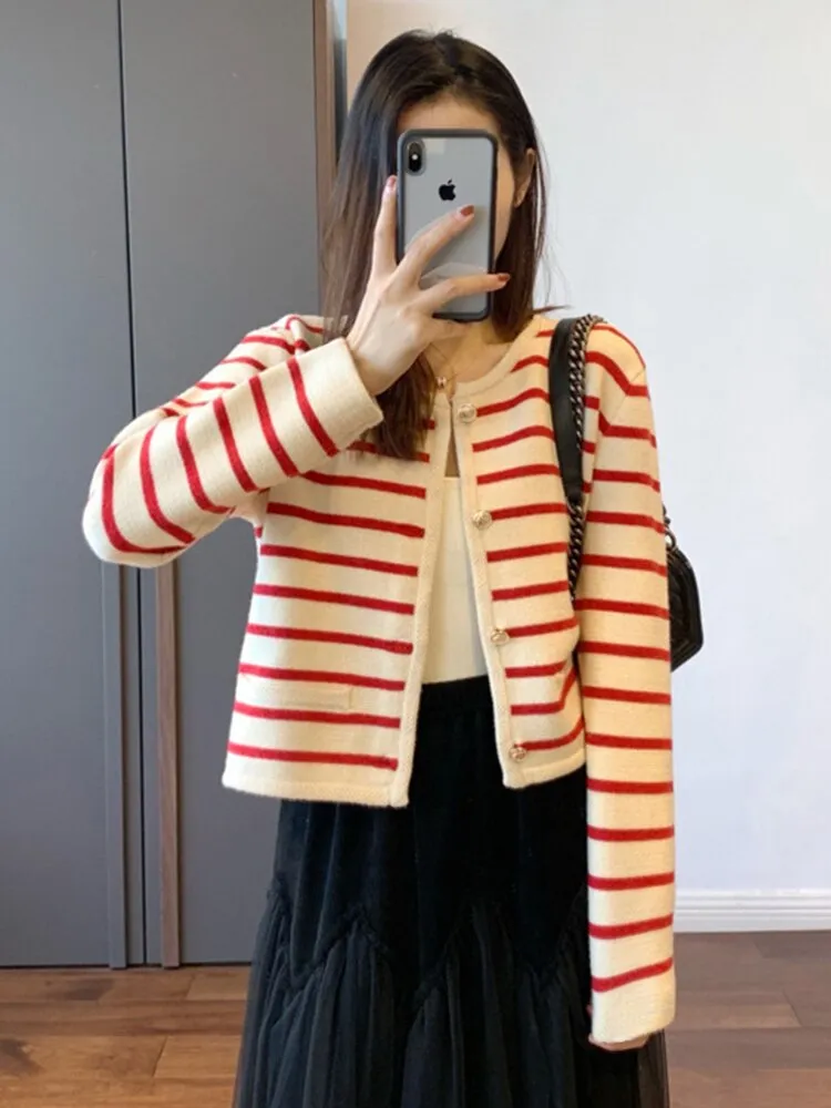 Autumn Sweater Cardigan White Black Striped Knitted Sweater Women Short Cardigan Long Sleeve Cardigan Female 2022 Winter