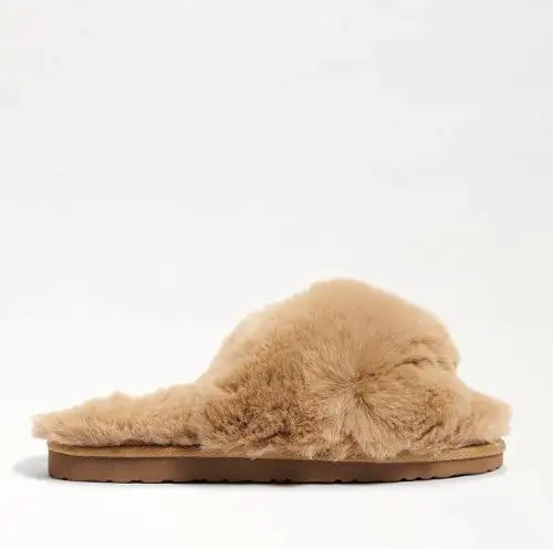 Jeane Slipper in Camel Plush