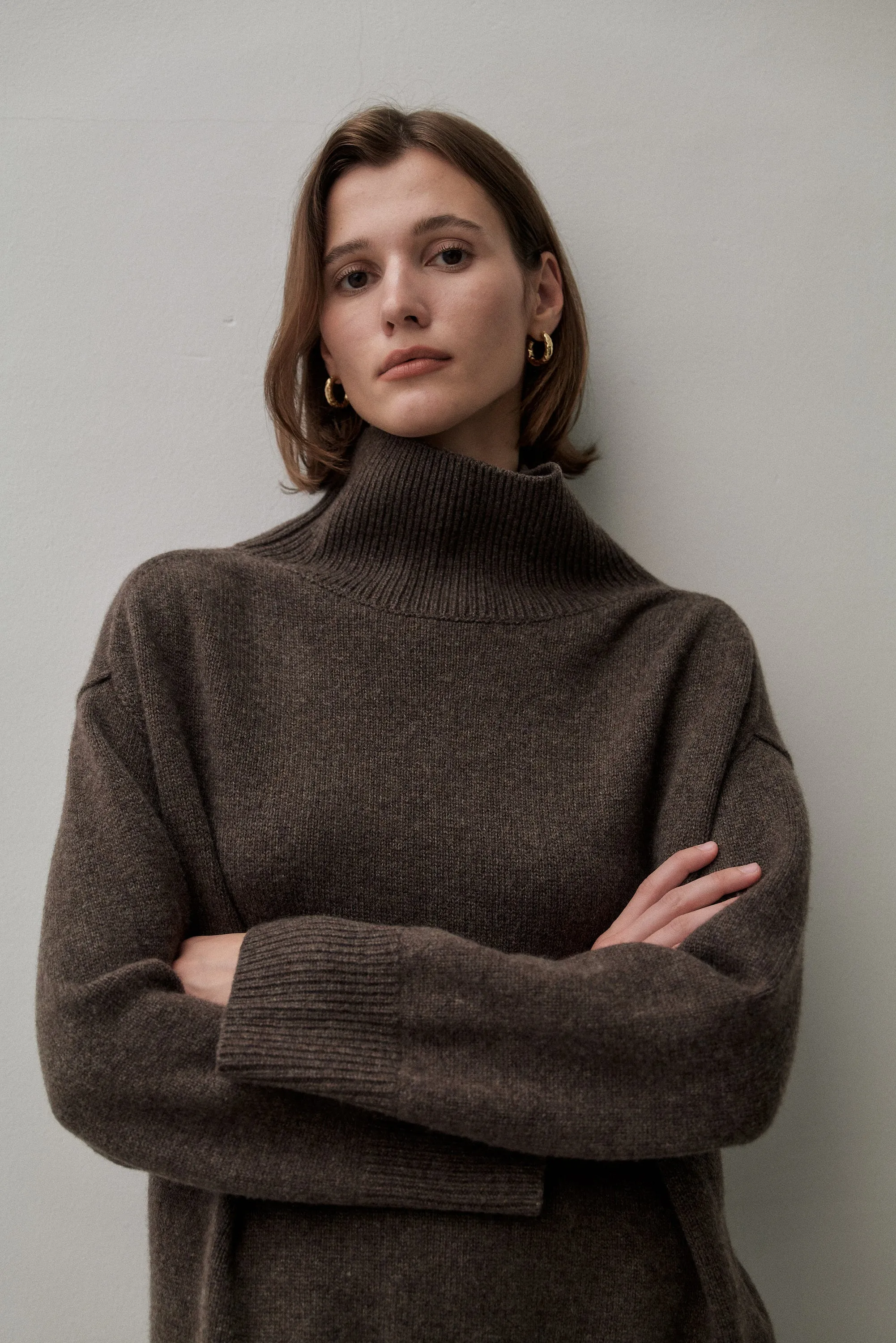 THE CLASSIC TURTLENECK - CHESTNUT BROWN